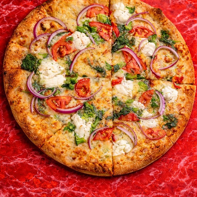White Deluxe Pizza.